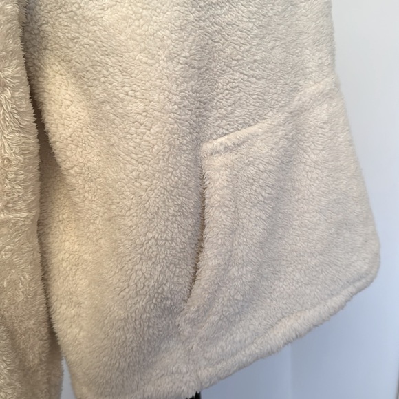 New balance sweater - Picture 5 of 10